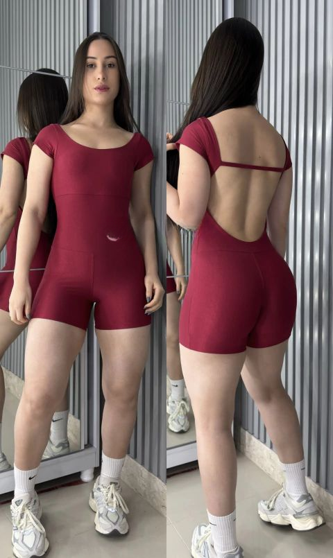 Macaquinho Ely poliamida aveludado com decote nas costas