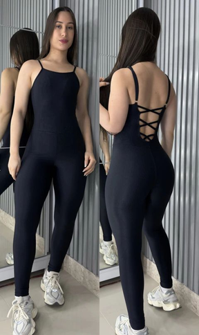 Macacão Eva poliamida aveludado com alças reguláveis