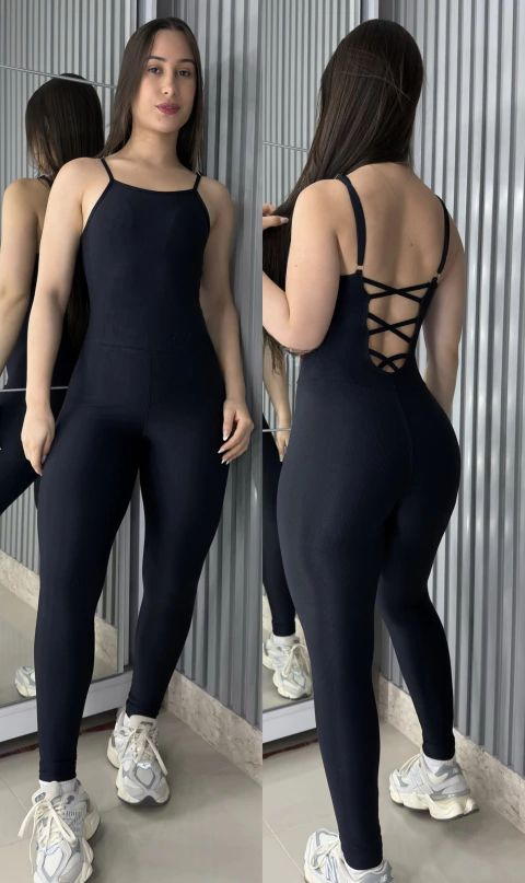 Macacão Eva poliamida aveludado com alças reguláveis