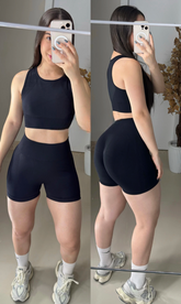 Conjunto de short empina bumbum sem costura preto